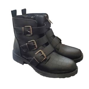 Weeboo buckle boots. Grunge style. Faux crocodile leather. In Black size 7